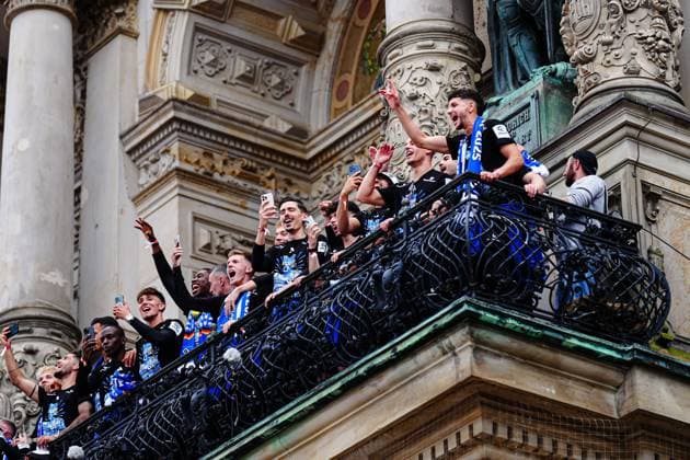 Hamburger SV on Rathausbalkon GER, Hamburger SV promotion party, football, 2024 2025 season, 19 05 2025 GER, Hamburger SV promotion party, football, 2024 2025 season, 19 05 2025 Hamburg Copyright: xEibner-Pressefoto MarcelxvonxFehrnx EP_MFN