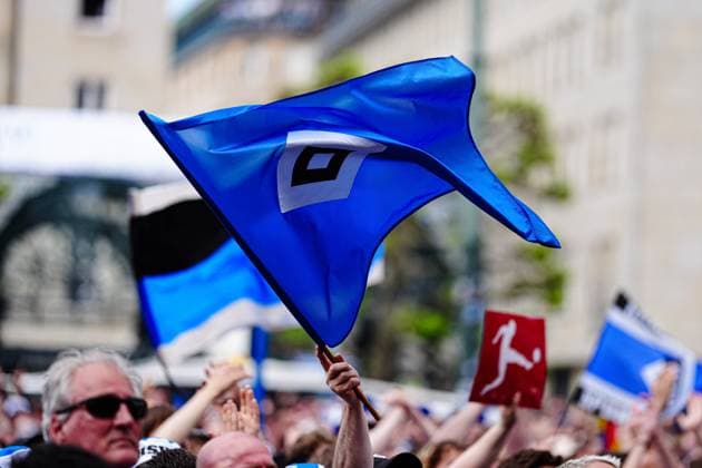 Flag Hamburger SV, theme photo, theme picture, symbol photo, symbol picture, stock photo GER, promotion party Hamburger SV, football, season 2024 2025, 19 05 2025 GER, promotion party Hamburger SV, football, season 2024 2025, 19 05 2025 Hamburg Copyright: xEibner-Pressefoto MarcelxvonxFehrnx EP_MFN