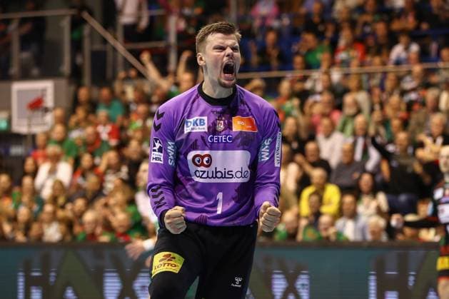 19 05 2025, xgox, Handball Daikin HBL, SC Magdeburg TSV Hannover Burgdorf emspor, v l Sergey Hernandez Ferrer Magdeburg, 1 cheers over held ball, defended, held, Torhueter Magdeburg