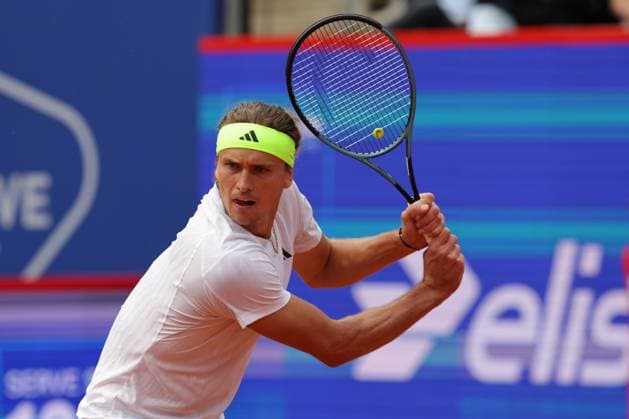 GER, Hamburg, xFSx, ATP 500 , mens tennis tournament Bitpanda Hamburg Open 2025, sixteenth final 19 05 2025 Alexander Zverev GER plays a backhand Copyright: HMBxMedia FernandoxSoares