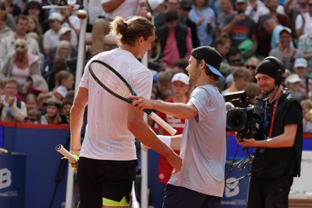 GER, Hamburg, xFSx, ATP 500 , Mens Tennis Tournament Bitpanda Hamburg Open 2025, Sixteenth Final 19 05 2025 Aleksandar Kovacevic USA congratulates Alexander Zverev GER on his victory Copyright: HMBxMedia FernandoxSoares