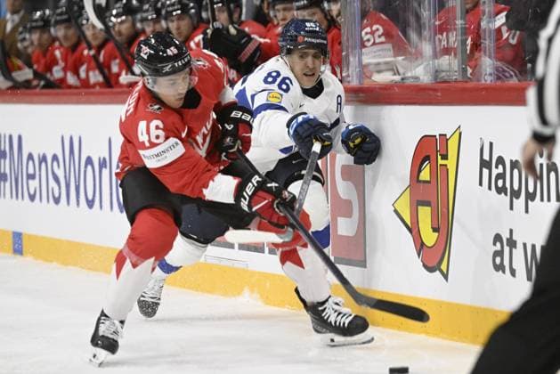 Jared Spurgeon (L) of Canada vies with Teuvo Teräväinen of Finland during the 2025 IIHF Ice hockey, Eishockey World Championships preliminary round group A match between Canada and Finland in Stockholm on May 19, 2025. Stockholm Sweden LKFTJK20250519215212EHTS  Copyright: xVesaxMoilanenx LKFTJK20250519215212EHTS