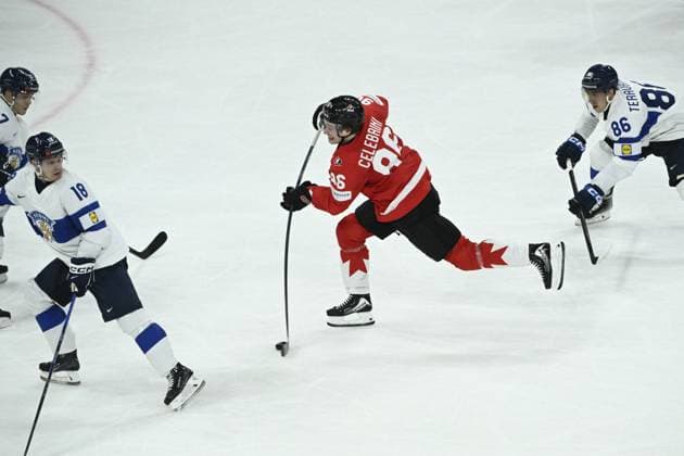 STOCKHOLM, SWEDEN 20250519 Canada s Macklin Celebrini between Finland s Vili Saarijarvi and Finland s Teuvo Teravainen during the IIHF Ice Hockey World Championship group A match between Canada and Finland at Avicii Arena in Stockholm, Sweden, on May 19, 2025 STOCKHOLM SWEDEN x10080x  Copyright: xFredrikxSandberg TTx ICE HOCKEY WC CANADA-FINLAND