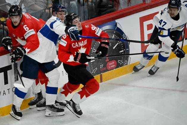 STOCKHOLM, SWEDEN 20250519 A squeeze with Finland s Harri Pesonen in the middle between Canada s Travis Sanheim and Canada s Macklin Celebrini during the IIHF Ice Hockey World Championship group A match between Canada and Finland at Avicii Arena in Stockholm, Sweden, on May 19, 2025 STOCKHOLM SWEDEN x10080x  Copyright: xFredrikxSandberg TTx ICE HOCKEY WC CANADA-FINLAND