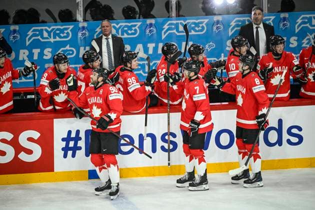 STOCKHOLM, SWEDEN 20250519 Canadas Ryan O Reilly 90 celebrates scoring the opening goal with teammates during the IIHF Ice Hockey World Championship group A match between Canada and Finland at Avicii Arena in Stockholm, Sweden, on May 19, 2025 STOCKHOLM SWEDEN x10080x  Copyright: xFredrikxSandberg TTx ICE HOCKEY WC CANADA-FINLAND