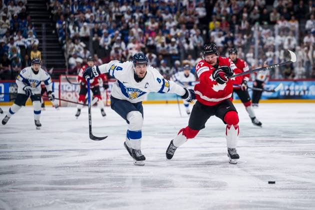 250519 Mikko Lehtonen of Finland and Barrett Hayton of Canada during the 2025 IIHF Ice Hockey World Championship group stage game between Canada and Finland on May 19, 2025 in Stockholm Photo Simon Hastegard BILDBYRAN kod SH SH0623 ishockey ice hockey ishockey vm 2025 vm 2025 iihf world championship kanada canada finland 10 bbeng  Copyright: SIMONxHASTEGARD BB250519SH033