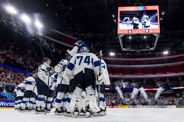 250519 Players of Finland celebrate with goaltender Juuse Saros after the 2025 IIHF Ice Hockey World Championship group stage game between Canada and Finland on May 19, 2025 in Stockholm Photo Simon Hastegard BILDBYRAN kod SH SH0623 ishockey ice hockey ishockey vm 2025 vm 2025 iihf world championship kanada canada finland 10 bbeng jubel  Copyright: SIMONxHASTEGARD BB250519SH050