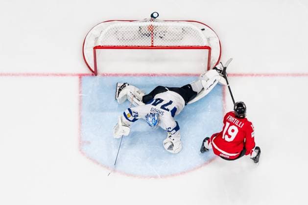 250519 Goaltender Juuse Saros of Finland with the game winning save against Adam Fantilli of Canada in the shootout during the 2025 IIHF Ice Hockey World Championship group stage game between Canada and Finland on May 19, 2025 in Stockholm Photo Simon Hastegard BILDBYRAN kod SH SH0623 ishockey ice hockey ishockey vm 2025 vm 2025 iihf world championship kanada canada finland 10 bbeng  Copyright: SIMONxHASTEGARD BB250519SH051