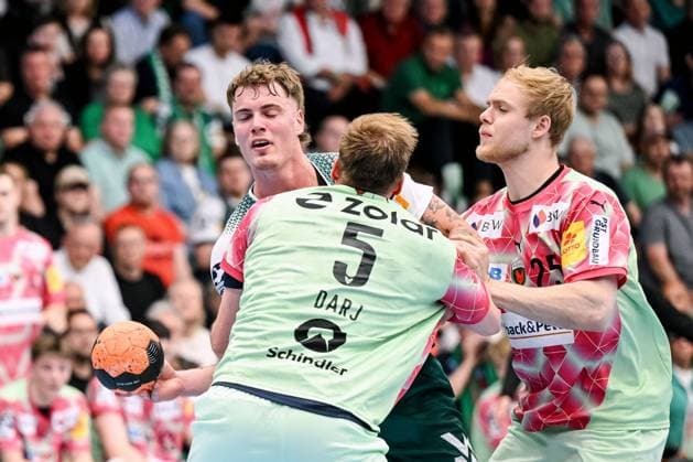 Goeppingen, Germany, 19 05 25 Victor Klöve FRISCH AUF Göppingen , Max Darj Füchse Berlin and Langhoff Matthes Füchse Berlin in a duel during the Daikin Handball Bundesliga match between FRISCH AUF Goeppingen vs Füchse Berlin at EWS Arena on May 19, 2025 in Goeppingen, Germany Photo by Harry Langer DeFodi Images Goeppingen, Germany, 19 05 25 Victor Klöve FRISCH AUF Göppingen , Max Darj Füchse Berlin and Langhoff Matthes Füchse Berlin battle for the ball during the Daikin Handball Bundesliga match between FRISCH AUF Goeppingen vs Füchse Berlin at EWS Arena on May 19, 2025 in Goeppingen, Germany Photo by Harry Langer DeFodi Images Photo by Harry Langer DeFodi Images