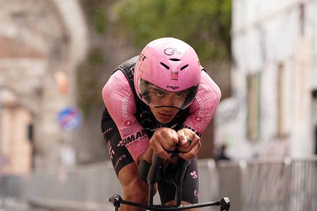 Del Toro Romero Isaac of Uae Team Emirates Xrg Pink jersey during the recognition of stage 10 of the Giro d™Italia from Lucca to Pisa Tudor ITT (Individual Time Trial), Italy - Tuesday, May 20, 2025. - cycling.  Copyright: xMarcoxAlpozzi LaPressex