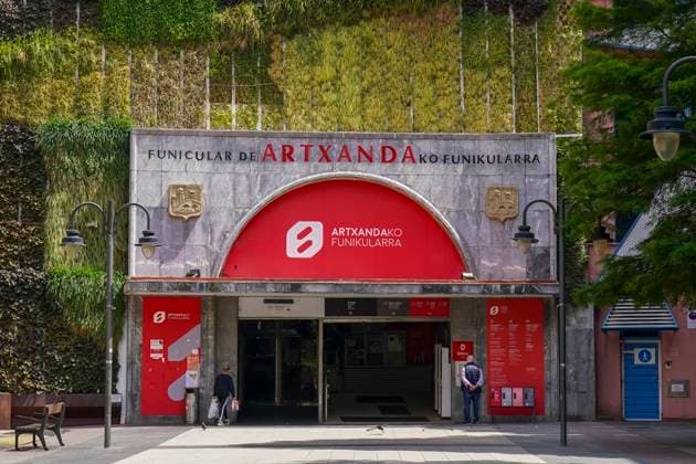 Manchester United, ManU FC stadium walk-around and Tottenham Hotspur FC Training View of Bilbao city, Funicular Entrance, leading to panoramic views of the city and Estadio de San MamÃ s ahead of the UEFA Europa League Final, at the Estadio de San MamÃ s, Bilbao, Biscay, Spain on 20 May 2025 Credit: Eleanor Hoad Every Second Media Editorial use only. All images are copyright Every Second Media Limited. No images may be reproduced without prior permission. Copyright: xIMAGO EveryxSecondxMediax ESM-1485-0002 EleanorxHoadx xEveryxSecondxMediax