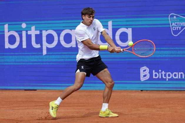 GER, Hamburg, xFSx, ATP 500 , mens tennis tournament Bitpanda Hamburg Open 2025, sixteenth final 20 05 2025 Flavio Cobolli ITA plays a backhand Copyright: HMBxMedia FernandoxSoares