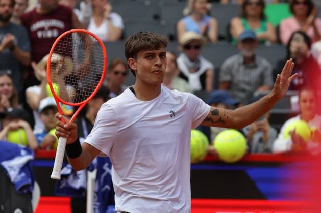 GER, Hamburg, xFSx, ATP 500 , mens tennis tournament Bitpanda Hamburg Open 2025, sixteenth final 20 05 2025 Flavio Cobolli ITA thanks the fans, thanked, thanks, Copyright: HMBxMedia FernandoxSoares