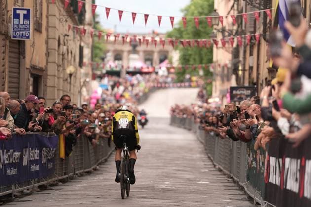 Van Aert Wout of Team Visma Lease A Bike during the stage 10 of the Giro d™Italia from Lucca to Pisa Tudor ITT (Individual Time Trial), Italy - Tuesday, May 20, 2025. - cycling.  Copyright: xMassimoxPaolone LaPressex