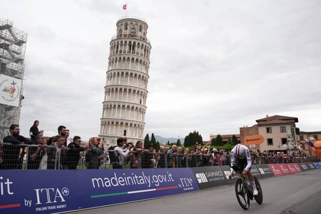 Tarling Michael Joshua of Ineos Grenadiers during the stage 10 of the Giro d™Italia from Lucca to Pisa Tudor ITT (Individual Time Trial), Italy - Tuesday, May 20, 2025. - cycling.  Copyright: xMarcoxAlpozzi LaPressex