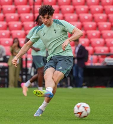 May 20, 2025, Bilbao, Catalogna, Spagna: During training the day before the Europa League Final 2024 25 on 20 05 2025 in Bilbao, between the English teams Manchester United, ManU vs Tottenham at the San MamoÂ¨s stadium.In Photo: Archie Gray of FC Tottenham Hotspur Bilbao Spagna - ZUMAs236 20250520_aap_s236_014 Copyright: xFabioxSassox