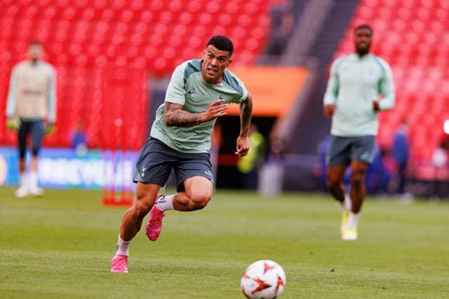 Pedro Porro seen during Official Training session of Tottenham Hotspur FC before UEFA Europa League Final (Maciej Rogowski) Bilbao San Mames Spain Copyright: xMaciejxRogowskix tottenhamtraining2425-32