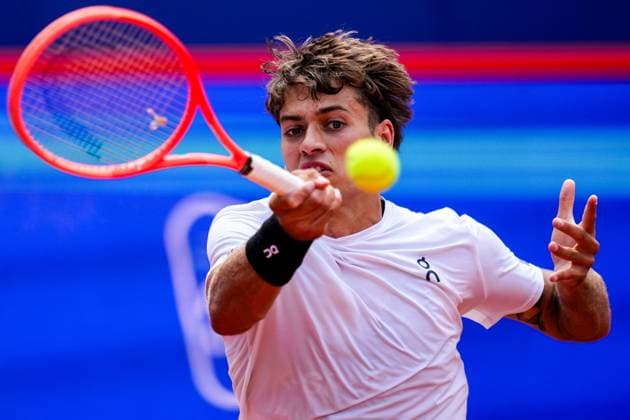 HAMBURG, GERMANY - MAY 20: Flavio Cobolli of Italy plays a forehand in his Men s Singles First Round match against Vitaliy Sachko of Ukraine during Day Four of the Bitpanda Hamburg Open at Am Rothenbaum on May 20, 2025 in Hamburg, Germany. (Photo by Rene Nijhuis) SPO  Copyright: xRenexNijhuis