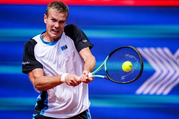 HAMBURG, GERMANY - MAY 20: Vitaliy Sachko of Ukraine plays a backhand in his Men s Singles First Round match against Flavio Cobolli of Italy during Day Four of the Bitpanda Hamburg Open at Am Rothenbaum on May 20, 2025 in Hamburg, Germany. (Photo by Rene Nijhuis) SPO  Copyright: xRenexNijhuis