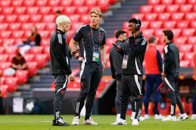 Rasmus Hojlund, Alejandro Garnacho and Amad Diallo seen during Manchester United, ManU FC walk around before UEFA Europa League Final (Maciej Rogowski) Bilbao San Mames Spain Copyright: xMaciejxRogowskix manuwalkaround-09