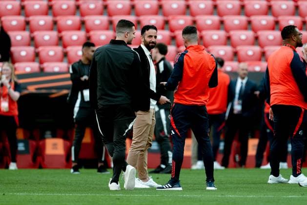 Manchester United, ManU Training Session And press conference, PK, Pressekonferenz - UEFA Europa League Final 2025 Ruben Amorim of Manchester United looks on during Manchester United training session ahead of the UEFA Europa League Final 2025 between Tottenham Hotspur and Manchester United at San Mames Stadium on May 20, 2025 in Bilbao, Spain. Bilbao San Mames Stadium Spain Copyright: xGiuseppexMaffiax UEL_Final_ManchesterUtd_MD-1_200525_DSC9294