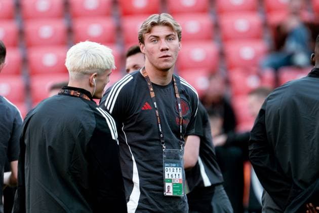 Manchester United, ManU Training Session And press conference, PK, Pressekonferenz - UEFA Europa League Final 2025 Rasmus Hojlund of Manchester United looks on during Manchester United training session ahead of the UEFA Europa League Final 2025 between Tottenham Hotspur and Manchester United at San Mames Stadium on May 20, 2025 in Bilbao, Spain. Bilbao San Mames Stadium Spain Copyright: xGiuseppexMaffiax UEL_Final_ManchesterUtd_MD-1_200525_DSC9541