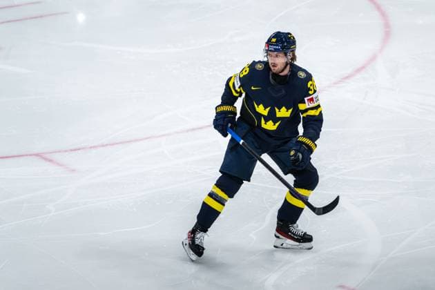 250520 Rasmus Sandin of Sweden during the 2025 IIHF Ice Hockey World Championship group stage game between Sweden and Canada on May 20, 2025 in Stockholm Photo Simon Hastegard BILDBYRAN kod SH JM0689 ishockey ice hockey ishockey vm 2025 vm 2025 iihf world championship sverige sweden kanada canada bbeng gruppspel  Copyright: SIMONxHASTEGARD BB250520SH005