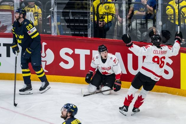 250520 Tyson Foerster and Macklin Celebrini of Canada celebrate and Marcus Pettersson of Sweden looks dejected after 1 2 during the 2025 IIHF Ice Hockey World Championship group stage game between Sweden and Canada on May 20, 2025 in Stockholm Photo Simon Hastegard BILDBYRAN kod SH JM0689 ishockey ice hockey ishockey vm 2025 vm 2025 iihf world championship sverige sweden kanada canada bbeng gruppspel jubel depp  Copyright: SIMONxHASTEGARD BB250520SH009