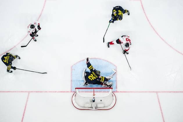 250520 Ryan O Reilly of Canada scores 1 3 behind goaltender Jacob Markström of Sweden during the 2025 IIHF Ice Hockey World Championship group stage game between Sweden and Canada on May 20, 2025 in Stockholm Photo Joel Marklund BILDBYRAN kod JM JM0689 ishockey ice hockey ishockey vm 2025 vm 2025 iihf world championship sverige sweden kanada canada bbeng gruppspel jubel  Copyright: JOELxMARKLUND BB250520JM033
