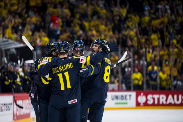 250520 Elias Lindholm, Mikael Backlund, Adam Larsson and Jonas Brodin of Sweden celebrate the 1 1 goal during the 2025 IIHF Ice Hockey World Championship group stage game between Sweden and Canada on May 20, 2025 in Stockholm Photo Maxim ThorÃ BILDBYRAN kod MT JM0689 ishockey ice hockey ishockey vm 2025 vm 2025 iihf world championship sverige sweden kanada canada bbeng gruppspel jubel  Copyright: MAXIMxTHORE BB250520MT075