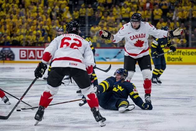 250520 Isac Lundeström of Sweden and Will Cuylle of Canada during the 2025 IIHF Ice Hockey World Championship group stage game between Sweden and Canada on May 20, 2025 in Stockholm Photo Joel Marklund BILDBYRAN kod JM JM0689 ishockey ice hockey ishockey vm 2025 vm 2025 iihf world championship sverige sweden kanada canada bbeng gruppspel  Copyright: JOELxMARKLUND BB250520JM038