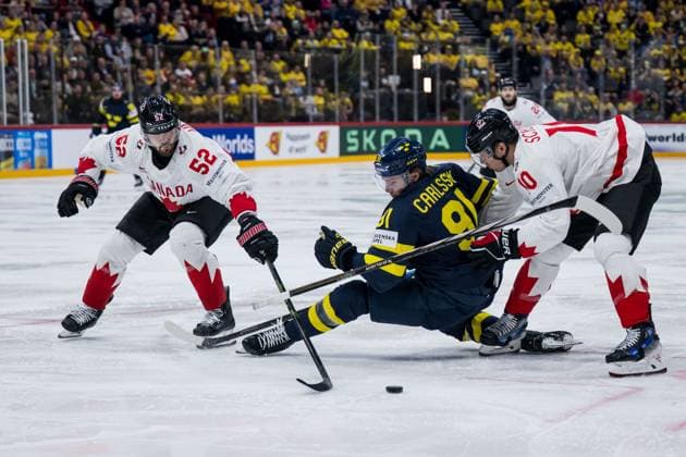 250520 Leo Carlsson of Sweden against MacKenzie Weegar and Brayden Schenn of Canada during the 2025 IIHF Ice Hockey World Championship group stage game between Sweden and Canada on May 20, 2025 in Stockholm Photo Joel Marklund BILDBYRAN kod JM JM0689 ishockey ice hockey ishockey vm 2025 vm 2025 iihf world championship sverige sweden kanada canada bbeng gruppspel  Copyright: JOELxMARKLUND BB250520JM040