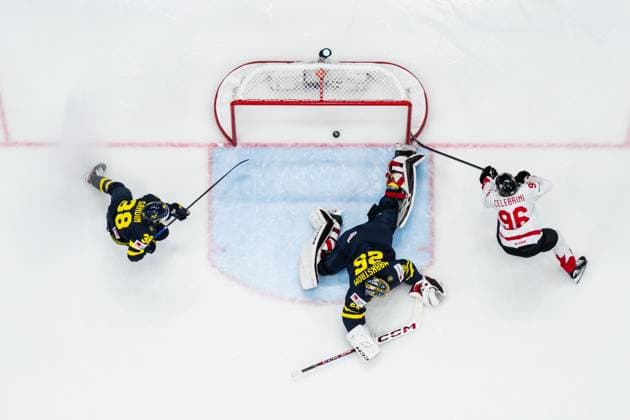 250520 Macklin Celebrini of Canada scores 2 4 behind goaltender Jacob Markström of Sweden during the 2025 IIHF Ice Hockey World Championship group stage game between Sweden and Canada on May 20, 2025 in Stockholm Photo Maxim Thore BILDBYRAN kod MT JM0689 ishockey ice hockey ishockey vm 2025 vm 2025 iihf world championship sverige sweden kanada canada bbeng gruppspel  Copyright: MAXIMxTHORE BB250520MT089