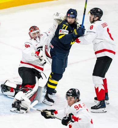 250520 William Karlsson of Sweden against goaltender Jordan Binnington and Noah Dobson of Canada during the 2025 IIHF Ice Hockey World Championship group stage game between Sweden and Canada on May 20, 2025 in Stockholm Photo Simon Hastegard BILDBYRAN kod SH JM0689 ishockey ice hockey ishockey vm 2025 vm 2025 iihf world championship sverige sweden kanada canada bbeng gruppspel  Copyright: SIMONxHASTEGARD BB250520SH073