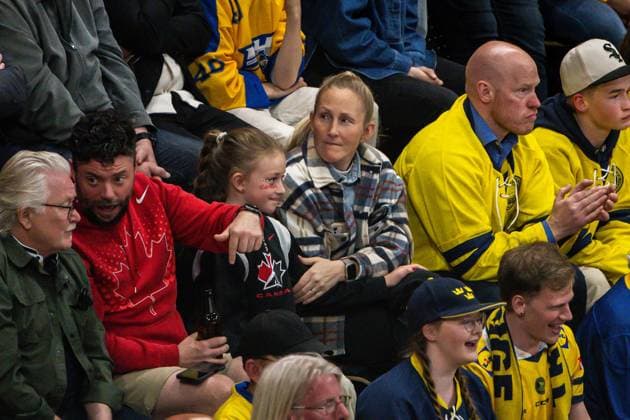 250520 Jay and Kim Martin Hasson in the stands during the 2025 IIHF Ice Hockey World Championship group stage game between Sweden and Canada on May 20, 2025 in Stockholm Photo Simon Hastegard BILDBYRAN kod SH JM0689 ishockey ice hockey ishockey vm 2025 vm 2025 iihf world championship sverige sweden kanada canada bbeng gruppspel  Copyright: SIMONxHASTEGARD BB250520SH089