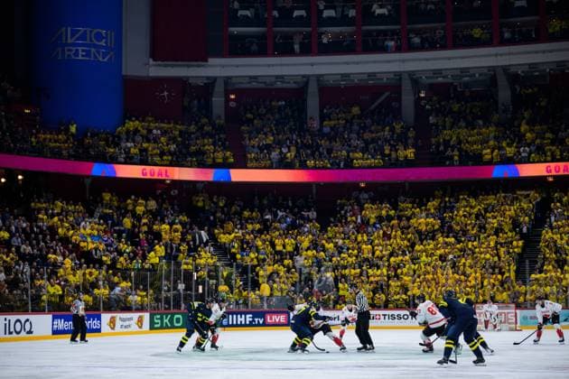 250520 Isac Lundeström of Sweden and Ryan O Reilly of Canada with a face off during the 2025 IIHF Ice Hockey World Championship group stage game between Sweden and Canada on May 20, 2025 in Stockholm Photo Joel Marklund BILDBYRAN kod JM JM0689 ishockey ice hockey ishockey vm 2025 vm 2025 iihf world championship sverige sweden kanada canada bbeng gruppspel  Copyright: JOELxMARKLUND BB250520JM087
