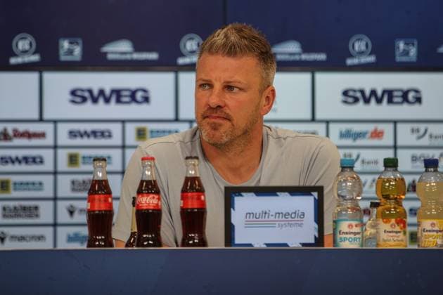 Lukas Kwasniok SC Paderborn 07, Head Coach at the post-match press conference, Karlsruher SC vs SC Paderborn 07, 2 Bundesliga, Matchday 34, 2024 2025, 18 05 2025, DFL REGULATES PROHIBIT ANY USE OF PHOTOGRAPHS AS IMAGE SEQUENCES AND OR QUASI VIDEO, Karlsruher SC vs SC Paderborn 07, 2 Bundesliga, Matchday 34, 2024 2025, 18 05 2025 Karlsruhe Copyright: xEibner-Pressefoto JanxPrihodax EP_JPA