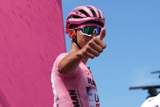 Del Toro Romero Isaac of Uae Team Emirates Xrg, pink jersey, during the stage 11 of the Giro d™Italia from Viareggio to Castelnovo ne Monti, Italy - Wednesday, May 21, 2025. - cycling.  Copyright: xGianxMattiaxD Alberto LaPressex
