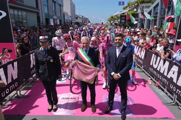 Giorgio Del Ghingaro Mayor of Viareggio during the stage 11 of the Giro d™Italia from Viareggio to Castelnovo ne Monti, Italy - Wednesday, May 21, 2025. - cycling.  Copyright: xGianxMattiaxD Alberto LaPressex