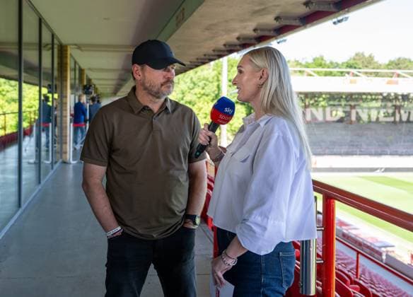 Football, 2024 2025 season, womens and mens press conference at 1 FC Union Berlin, f l Coach Steffen Baumgart interviewed by presenter Lisa de Ruiter Sky, 21 05 2025, Copyright: xMatthiasxKochx