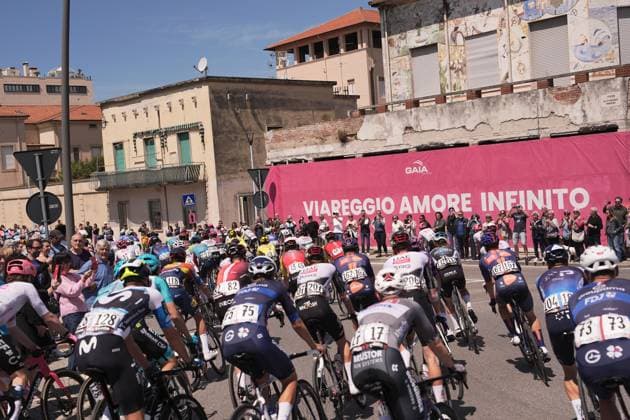 Start race during the stage 11 of the Giro d™Italia from Viareggio to Castelnovo ne Monti, Italy - Wednesday, May 21, 2025. - cycling.  Copyright: xMarcoxAlpozzi LaPressex
