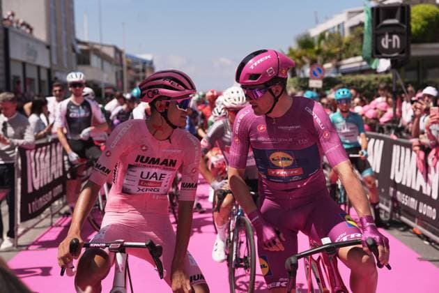 Del Toro Romero Isaac of Uae Team Emirates Xrg, pink jersey, and Pedersen Mads of Lidl-Trek, cyclamen jersey, during the stage 11 of the Giro d™Italia from Viareggio to Castelnovo ne Monti, Italy - Wednesday, May 21, 2025. - cycling.  Copyright: xMarcoxAlpozzi LaPressex