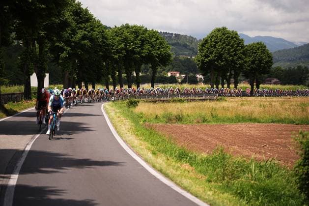 The pack rides cycles during the stage 11 of the Giro d™Italia from Viareggio to Castelnovo ne Monti, Italy - Wednesday, May 21, 2025. - cycling.  Copyright: xMarcoxAlpozzi LaPressex
