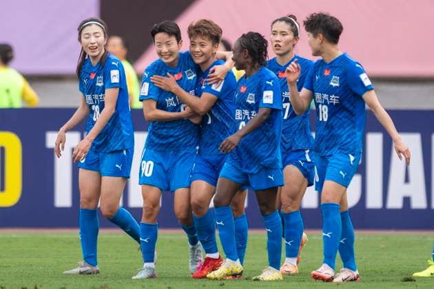 (250521) -- WUHAN, May 21, 2025 -- Wang Shuang (3rd L) of Wuhan Jiangda Women s FC celebrates a goal with teammates during the semifinal between Wuhan Jiangda Women s FC of China and Ho Chi Minh City Women s FC of Vietnam at the 2024 2025 AFC Women s Champions League in Wuhan, China, May 21, 2025. ) (SP)CHINA-WUHAN-FOOTBALL-AFC WOMEN S CHAMPIONS LEAGUE-SEMIFINAL (CN) WuxZhizun 