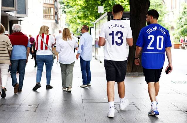 Manchester United, ManU fans seen around the city. Tottenham Hotspur v Manchester United, Europa League Final, Football, San Mames Stadium, Bilbao, Spain - 21 May 2025 EDITORIAL USE ONLY No use with unauthorised audio, video, data, fixture lists, club league logos or live services. Online in-match use limited to 120 images, no video emulation. No use in betting, games or single club league player publications. Copyright: xJamesxMarsh Shutterstockx 15312890k