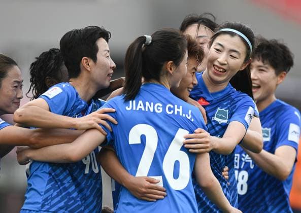 (250521) -- WUHAN, May 21, 2025 -- Wang Shuang (2nd R, front) of Wuhan Jiangda Women s FC celebrates a goal with teammates during the semifinal between Wuhan Jiangda Women s FC of China and Ho Chi Minh City Women s FC of Vietnam at the 2024 2025 AFC Women s Champions League in Wuhan, China, May 21, 2025. ) (SP)CHINA-WUHAN-FOOTBALL-AFC WOMEN S CHAMPIONS LEAGUE-SEMIFINAL (CN) ChengxMin 