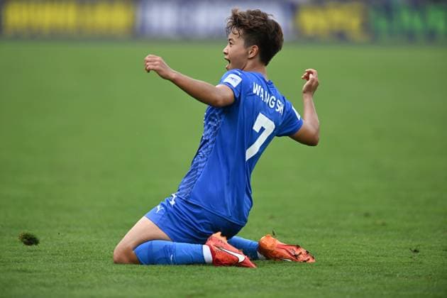 (250521) -- WUHAN, May 21, 2025 -- Wang Shuang of Wuhan Jiangda Women s FC celebrates a goal during the semifinal between Wuhan Jiangda Women s FC of China and Ho Chi Minh City Women s FC of Vietnam at the 2024 2025 AFC Women s Champions League in Wuhan, China, May 21, 2025. ) (SP)CHINA-WUHAN-FOOTBALL-AFC WOMEN S CHAMPIONS LEAGUE-SEMIFINAL (CN) ChengxMin 