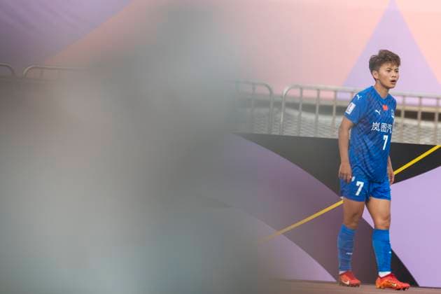 (250521) -- WUHAN, May 21, 2025 -- Wang Shuang of Wuhan Jiangda Women s FC competes during the semifinal between Wuhan Jiangda Women s FC of China and Ho Chi Minh City Women s FC of Vietnam at the 2024 2025 AFC Women s Champions League in Wuhan, China, May 21, 2025. ) (SP)CHINA-WUHAN-FOOTBALL-AFC WOMEN S CHAMPIONS LEAGUE-SEMIFINAL (CN) WuxZhizun 