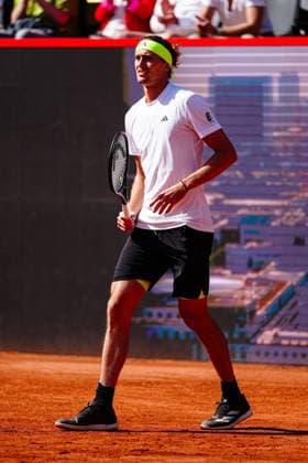 Alexander Zverev GER GER, Alexander Zverev GER vs Alexandre Muller FRA , Tennis, ATP 500, Bitpanda Hamburg Open, Round of 16, 21 05 2025 GER, Alexander Zverev GER vs Alexandre Muller FRA , Tennis, ATP 500, Bitpanda Hamburg Open, Round of 16, 21 05 2025 Hamburg Copyright: xEibner-Pressefoto MarcelxvonxFehrnx EP_MFN