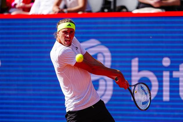 Alexander Zverev GER GER, Alexander Zverev GER vs Alexandre Muller FRA , Tennis, ATP 500, Bitpanda Hamburg Open, Round of 16, 21 05 2025 GER, Alexander Zverev GER vs Alexandre Muller FRA , Tennis, ATP 500, Bitpanda Hamburg Open, Round of 16, 21 05 2025 Hamburg Copyright: xEibner-Pressefoto MarcelxvonxFehrnx EP_MFN
